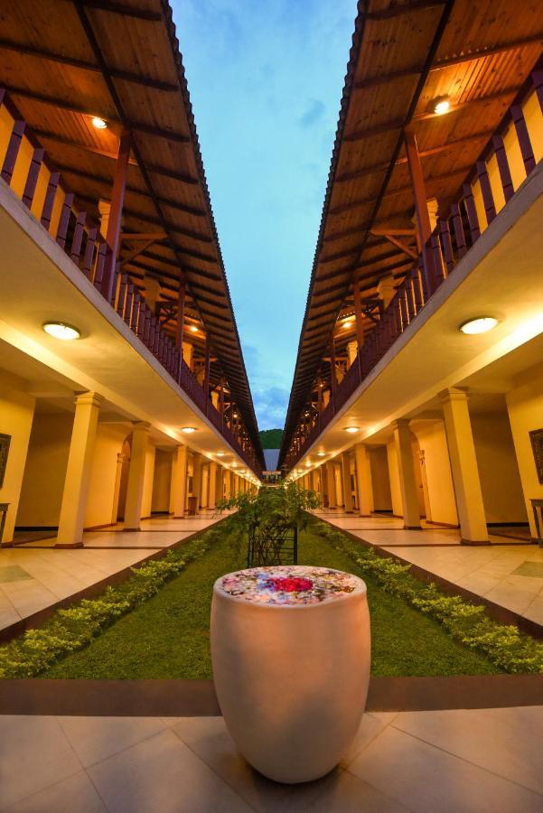 Mandara Rosen Yala, Kataragama Hotel Buitenkant foto