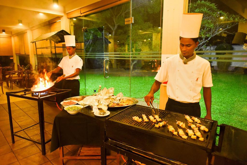 Mandara Rosen Yala, Kataragama Hotel Buitenkant foto